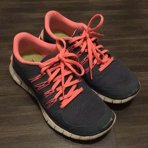 Nike Free Runs 5.0 Gray/Coral Size 8.5